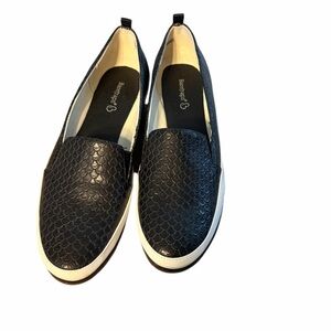 Baretraps Women’s Hope Slip On Sneaker/Loafer Faux Leather Snake 8M